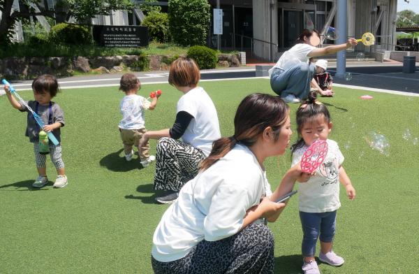 しゃぼん玉遊び