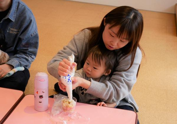 手作りきゃつの様子２